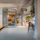 Curved glass partition wall of QbiQ