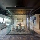 Free standing office unit with high acoustic values