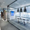 Directiekamer uitgevoerd in dubbel glas met hoge geluidsisolatie bij BDO in Den Haag.
