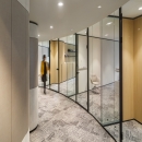 Single glass partitions with black profiles, hinges and locks