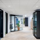 iQ Single partition with curved glass