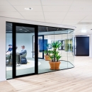 iQ Single partition with curved glass