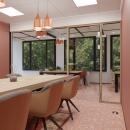 Single glass partition with wood and hard glass door
