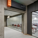 Classroom with single glass partition at Mindlabs Tilburg.