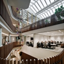Fall-through-proof glass wall on a atrium