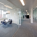 Speekkamer met glas- en gesloten wand