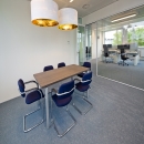 Speekkamer met glas- en gesloten wand