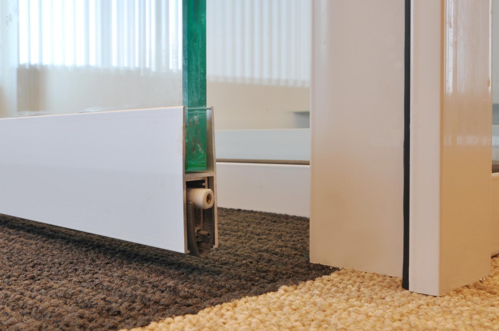 Drop seal under a tempered glass door