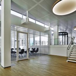 Extra high glass partitions walls