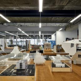 Room full with models and a partition wall in the back of QbiQ
