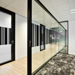 Glass partition with double glass