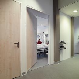IQ-Pro demountable wall with HPL door