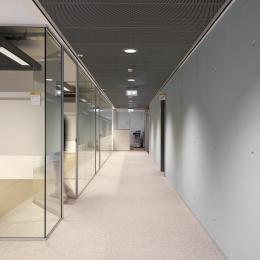 IQ-Single glass wall with full glass door