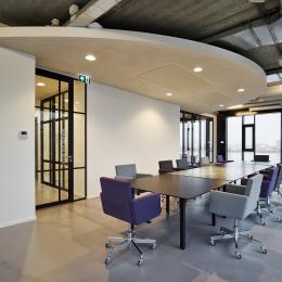 Boardroom with IQ-Single with vertical and horizontal grid
