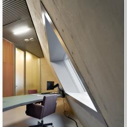 Working space with partition wall in the back
