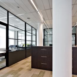 Double glass partition walls with horizontal dividing