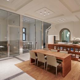 AluChrome demountable glass wall with flush doors