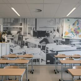 iQ PRO Stud systeemwand toegepast als scheiding tussen klaslokalen