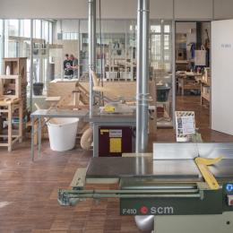 Glas systeemwanden als scheiding in praktijklokaal