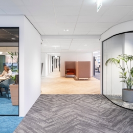 iQ Single partition with curved glass