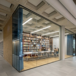 Single glass partitions at Nikhef Amsterdam