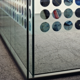 90 degree full glass corner